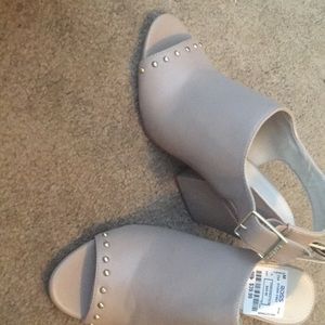 Never worn Calvin Klein shoes size 7 women.